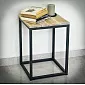 Table basse cubique en métal avec une surface en bois design et une structure en acier robuste, hauteur 50 cm, largeur 35 cm
