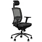 Комфортное офисное кресло с дышащей спинкой серого цвета и регулируемым подголовником.