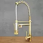 Grifo de cocina de dos caños fabricado en latón color oro antiguo, aspecto industrial, caño giratorio de caudal constante y caño extraíble con chorro de ducha, altura total 54 cm
