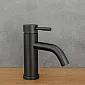 Retrostiilis madal roostevabast terasest segisti, must värv, matt, kõrgus 17 cm, tila pikkus 9,5 cm