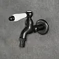 Messing antik, Keramik Schlauchhahn, schwarz, weiß, Höhe 11 cm, Auslauflänge 10 cm