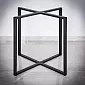 Estrutura de mesa central de metal, largura da base 90 cm, altura 72 cm