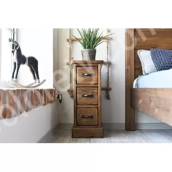Massivt sängbord i furu, mörkbrun färg, höjd 69 cm, bredd 29 cm, djup 40 cm, set om 2 st