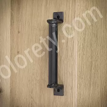 Metāla bīdāmo durvju vilkšanas rokturis izgatavots no tērauda, krāsa - metālisks efekts, augstums 21,5 cm, svars 280 grami, komplektā 4 gab.