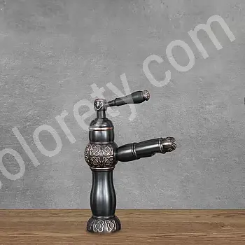 Retro stiliaus kriauklės maišytuvas iš žalvario juodos spalvos su raštais, aukštis 26 cm, su ištraukiamu snapeliu iki 100 cm