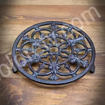 Decoratieve gietijzeren schaal voor warme gerechten in ronde vorm, afmetingen 20 x 2,5 cm