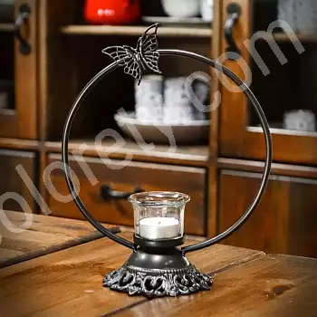 Yuvarlak saplı ve kelebekli metal şamdan, siyah renkli, 25x30 cm ölçülerinde, 2&#039;li set.