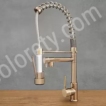 Grifo de cocina de dos caños fabricado en latón color oro rosa, aspecto industrial, caño giratorio de caudal constante y caño extraíble con chorro de ducha, altura total 54 cm