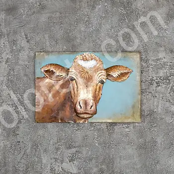 Décor 3D en métal, une vache marron avec un coeur sur le front sur fond bleu, orientation horizontale, dimensions 90x60cm