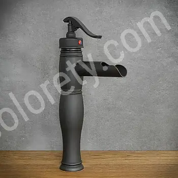 Grifo monomando de estilo industrial fabricado en latón, color negro, altura 32 cm, longitud del caño 10,5 cm