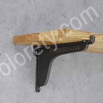 Dekorativ Stahl-Regalhalter mat Gravur, Längt 23 cm, Aarmlängt 15 cm, Set vun zwee Stéck.