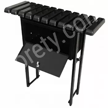 Banco metálico hormigonable para uso cementerio con tableros de PVC con caja con cerradura
