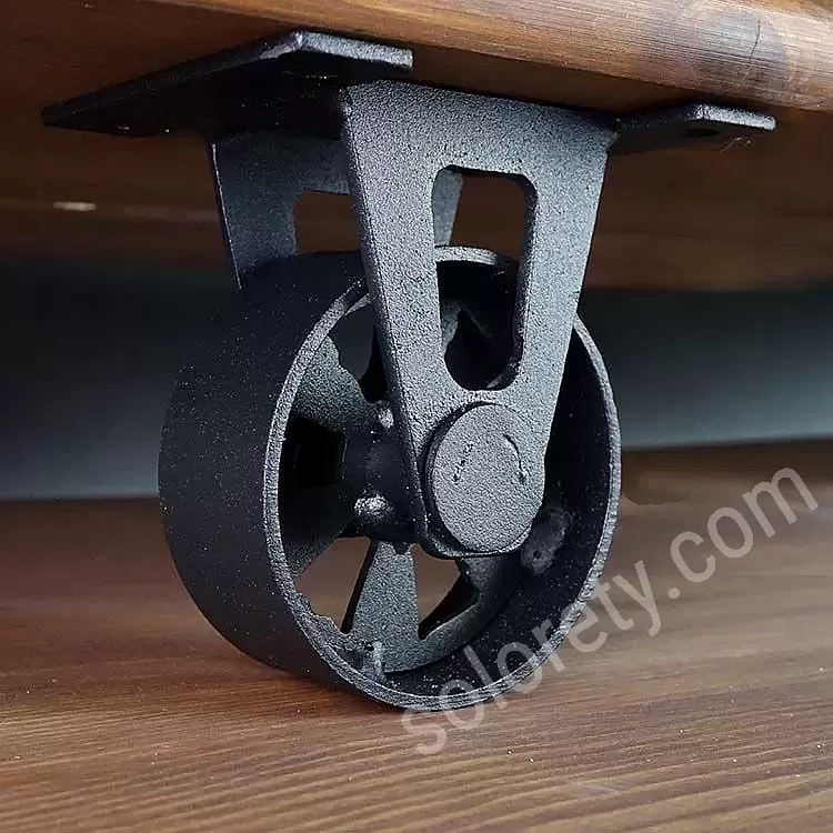 Ruedas para muebles de metal con una altura total de 100 mm,..