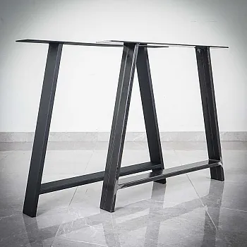 Stol Dësch Been A-Typ ëmgedréint trapezoid Form, méi breet ënnen a liicht méi schmuel uewen, Héicht 71 cm, Breet 80 cm, Set vun 2 Stéck