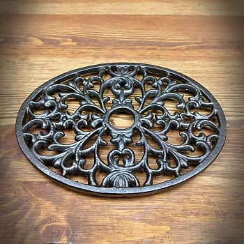 Kitchen decorative cast-iron heat resistant hot pot pad with oval-shape, dimensions 17.5 x 23 x 1.6 cm, set of 2 pcs