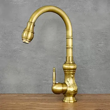 Retro-Stil Spullkran aus Messing a Goldfaarf, Héicht 38 cm, Spulllängt 9,5 cm