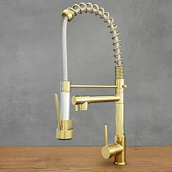 Grifo de cocina de dos caños fabricado en latón color oro antiguo, aspecto industrial, caño giratorio de caudal constante y caño extraíble con chorro de ducha, altura total 54 cm