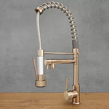 Baterie de bucatarie cu doua gura din alama auriu roz, aspect industrial, gura rotativa cu debit constant si gura extrabila cu jet de dus, inaltime totala 54 cm