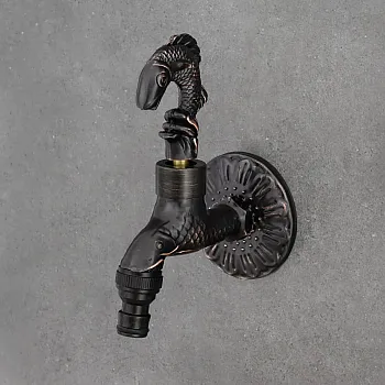 Antik Design Messing Schlauchkrunn mat Fëschform Grëff, schwaarz Faarf, Héicht 15 cm, Auslaflängt 10 cm