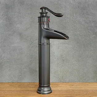 Jedinečný dizajn umývadlová batéria s efektom vodopádu z mosadze, výška 36 cm, dĺžka výtoku 8 cm