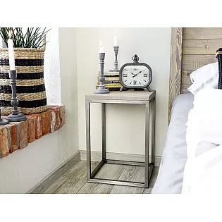 Öökapp männipuidust pinna ja metallraamiga, kõrgus 53 cm, laius ja sügavus 37 cm, komplektis 2 tk