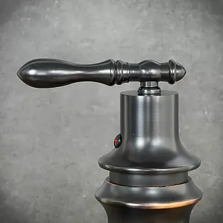 Retro štýlová umývadlová batéria vyrobená z mosadze v čiernej farbe, výška 33,5 cm, dĺžka výtoku 13 cm
