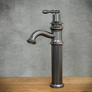 Retro štýlová umývadlová batéria vyrobená z mosadze v čiernej farbe, výška 33,5 cm, dĺžka výtoku 13 cm