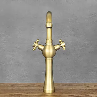 Drezová batéria v retro štýle z mosadze, žltá farba, výška 37 cm, dĺžka výtoku 10,5 cm
