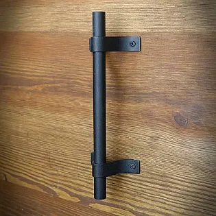 Rankenos iš metalinių stumdomų durų, juodos spalvos, išmatavimai, 19,5x6,5 cm, komplekte 2 vnt.