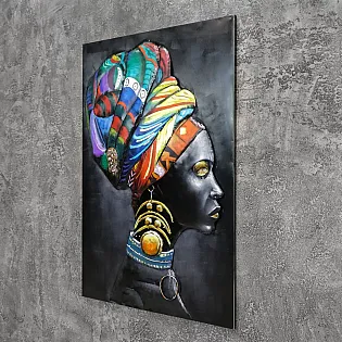 Art mural en métal 3D Femme africaine avec un foulard coloré et des bijoux festifs, dimensions 70x120 cm