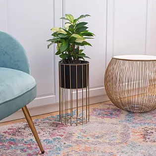 Metall-Blumentopf aus goldfarbenen Stahlstäben und schwarzem Kunststoffkorb, Breite 20 cm, Höhe 46 cm