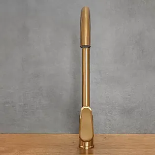 Pipa iz nerjavečega jekla, višina 39 cm, dolžina izliva 17,5 cm, barva Antique Bronze