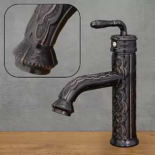 Çiçek desenli dekoratif pirinç lavabo bataryası, bakır çizikli siyah, yükseklik 23,5 cm, çıkış ucu uzunluğu 10 cm