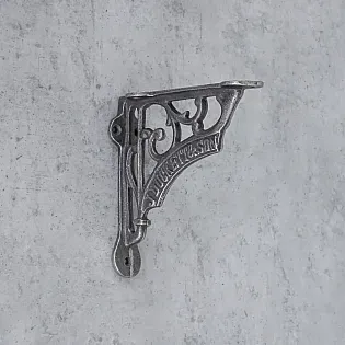 Dekorativer Regalhalter aus Stahl mit Gravur, 13x13 cm, 2er-Set.