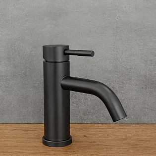 Retro-tyylinen matala hana ruostumatonta terästä, väri musta, matta, korkeus 17 cm, juoksuputken pituus 9,5 cm