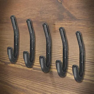 Juodos metalinės ir odinės sieninės drabužių kabliukų komplektas 5 vnt. elegantiškas metalinis dekoratyvinis kabliukas prieškambariui ir biurui, aukštis 14 cm