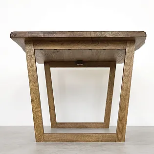 Patas de mesa de roble aceitado marrón, forma trapezoidal, altura 71 cm, ancho máximo 78.5 cm, juego de 2 piezas