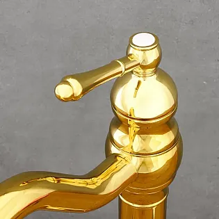 Rubinetto miscelatore per lavabo autoportante in ottone satinato oro