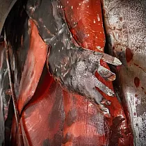 3D kovinska umetnina Ženska v dežju z dežnikom, višina 120 cm, širina 60 cm, teža 8 kg
