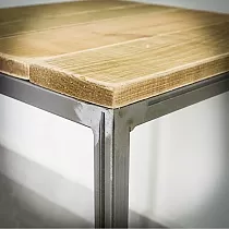 Kubveida metāla kafijas galdiņš ar dizainisku koka virsmu un tērauda rāmi 50x35x35cm
