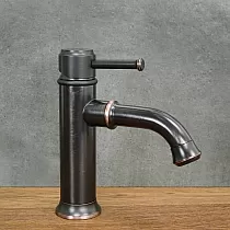 Pirinçten yapılmış geçiş stili tasarım lavabo bataryası, yükseklik 19,5 cm, ağız uzunluğu 12,5 cm