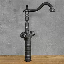 Stoječa armatura za umivalnik iz črne medenine, višina 39 cm, dolžina izliva 18,5 cm