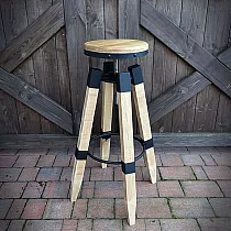 Stool-style adjustable bar stool made of metal and wood, height 710-890mm