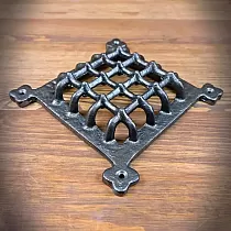 Dökme demirden yapılmış ortaçağ tarzı havalandırma ızgarası, çelik görünümlü, 16x16 cm boyutunda, 630 gram ağırlık, 4 parçalı set