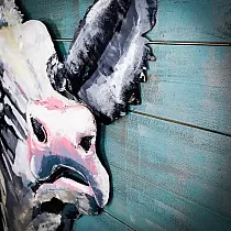 Kvadratna 3D metalna zidna slika - bijela krava s ružičastim nosom, dimenzije 80x80cm