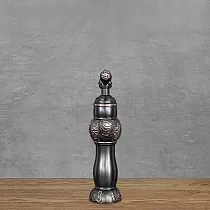 Grifo de lavabo estilo retro fabricado en latón en color negro con dibujos, altura 26 cm, con caño extraíble hasta 100 cm.