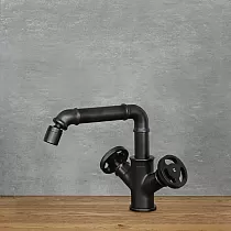 LOFT-stil oppvaskkran med justerbar vannstrålevinkel, laget av messing i sort farge, høyde 185 mm, tutlengde 125 mm,