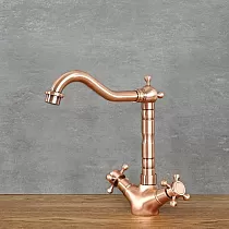 Oppvaskkran i retrostil laget av messing i rosa gullfarge, høyde 25 cm, tutlengde 18 cm