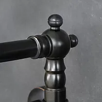 Baterie clasică din alamă, montată pe perete, culoare neagră, înălțime 23 cm, lungime bec 16 cm