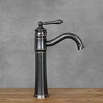 Diskbänksblandare i retrostil, gjord av mässing, svart färg, höjd 30 cm, piplängd 14 cm